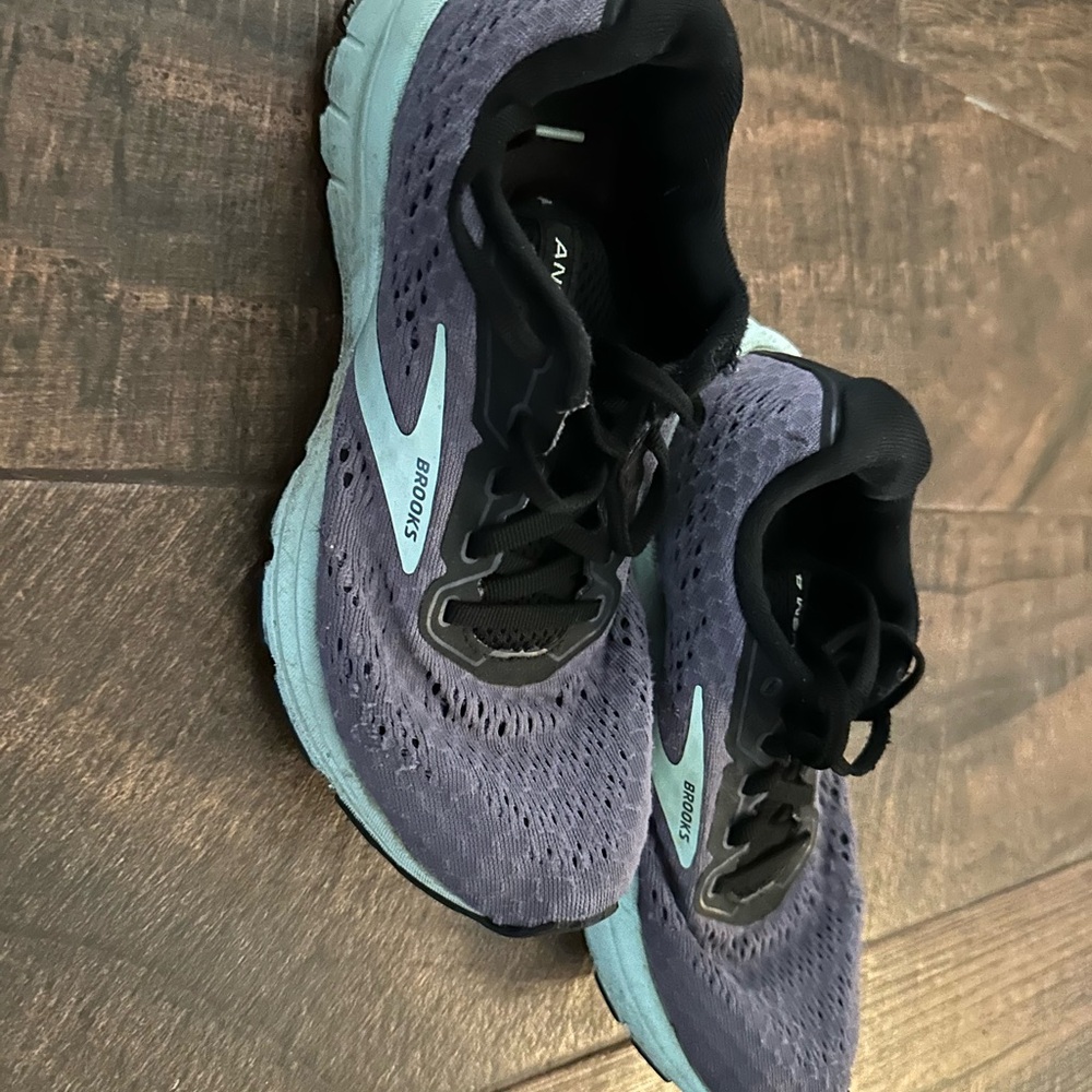 Brooks Women’s Sneakers, Size 6